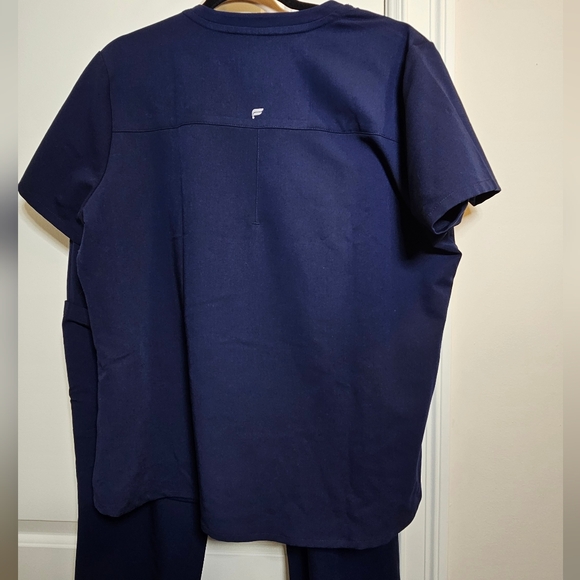Fabletics Scrub Set - Picture 8 of 11